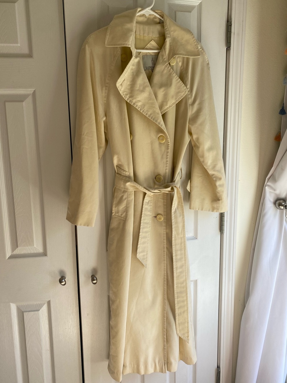 London Fog Women's Cream Butter Yellow Double-Breasted Trench Coat with Belt